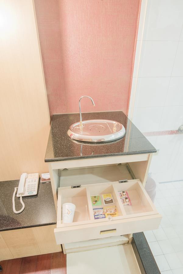 Alexander Motel Kaohsiung Esterno foto